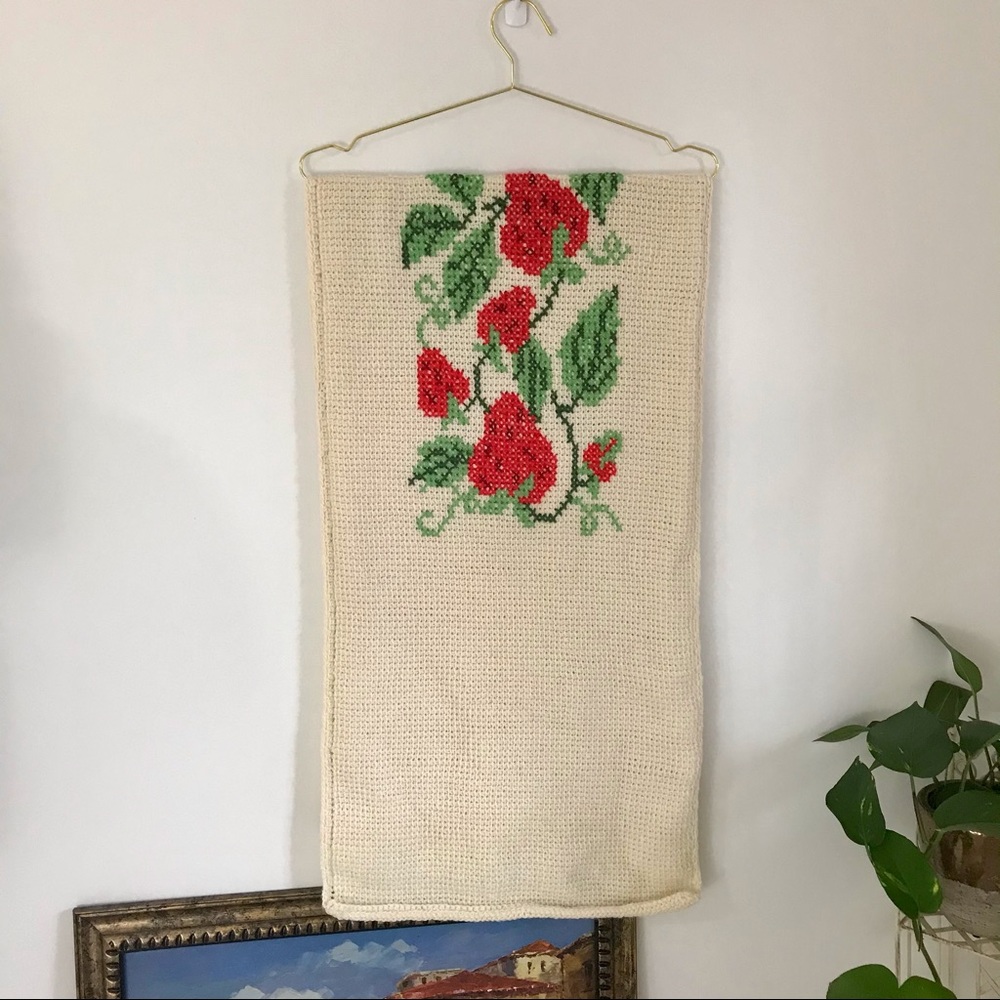 True Vintage Embroidered Strawberry Table Runner